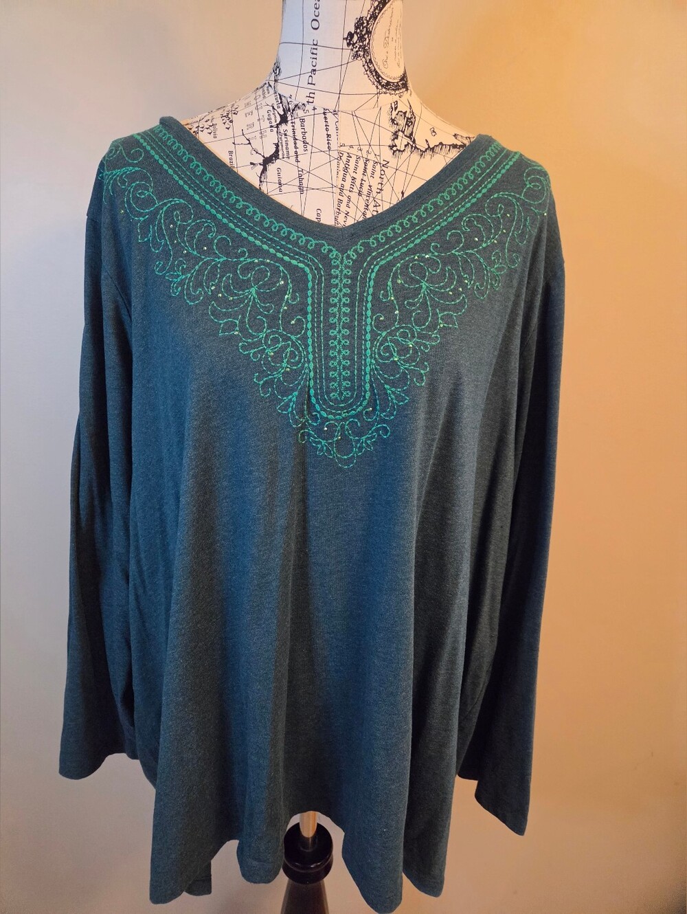 Catherines Womens 3X 26/28W Green Embroidered Studded V Neck Long Sleeve Top